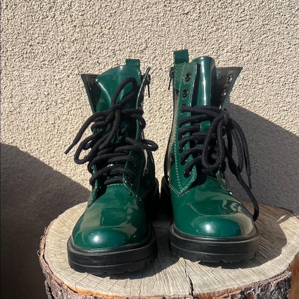 Green Lace-Up Women's Boots